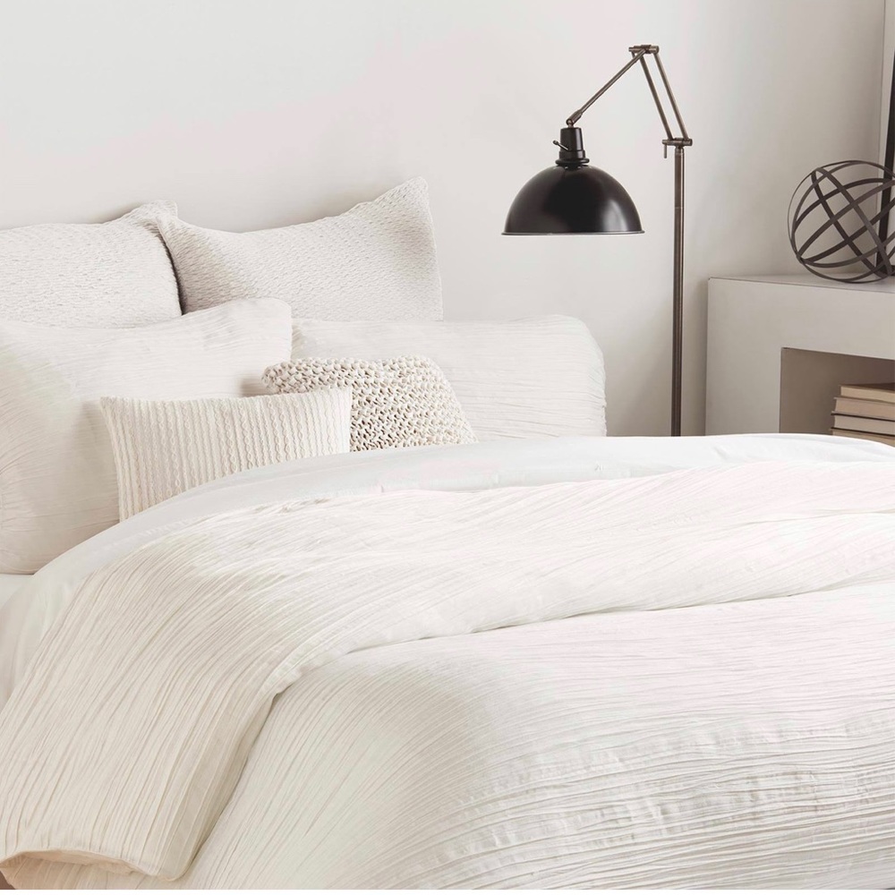 DKNY Duvet Cover and Shams, Queen Size